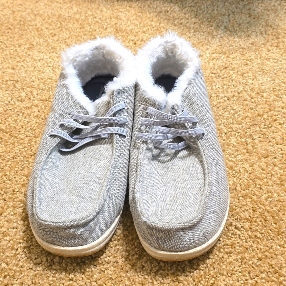 Tommy Bahama fully lined slip on shoes